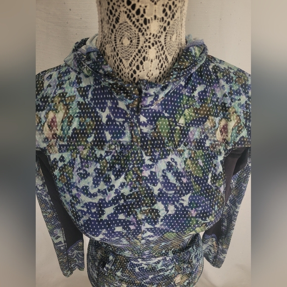 Lululemon Runbeam Hoodie Floral Sport White Multi/Black Sz 2 - Picture 7 of 12